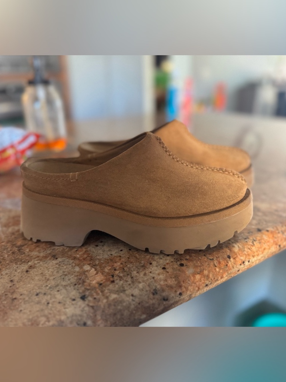 Women’s UGG (used) NEW HEIGHTS CLOG size 7 women
